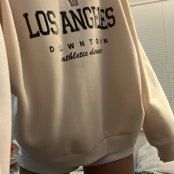 Oversized sweatshirt in cream - Picture 3 of 8